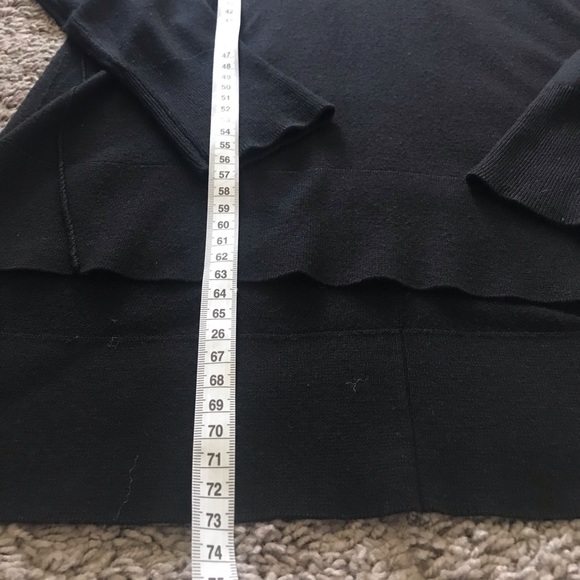 Grey sweater. Black sweater. - Picture 6 of 7